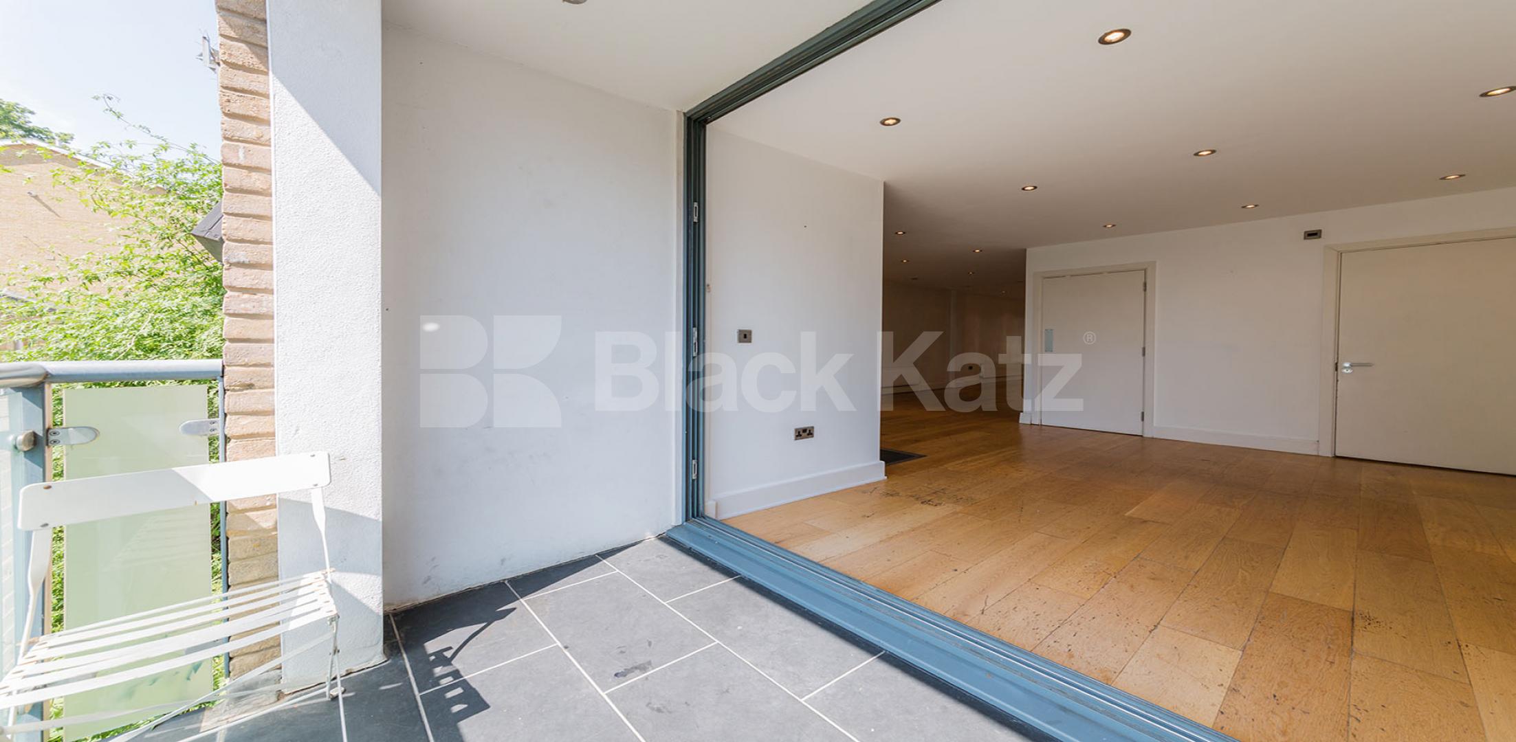 Perfect for entertaining 1 Bedroom, Un Furnished Flat in Bethnal Green Road E2